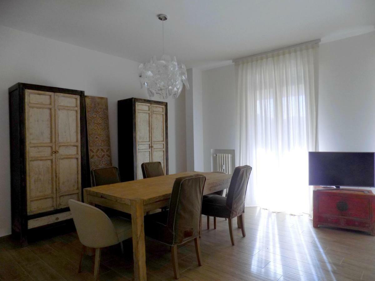 Apartament 77