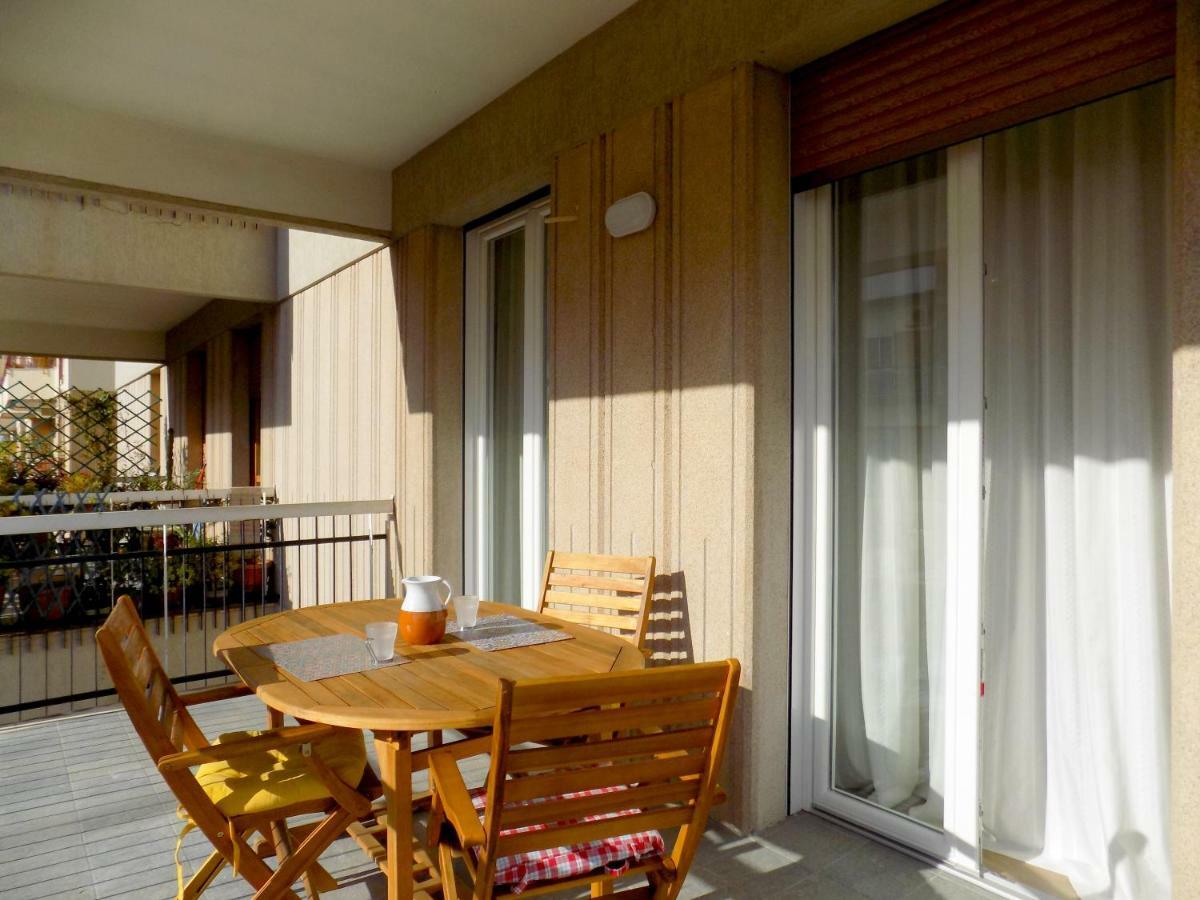 77 Apartament
